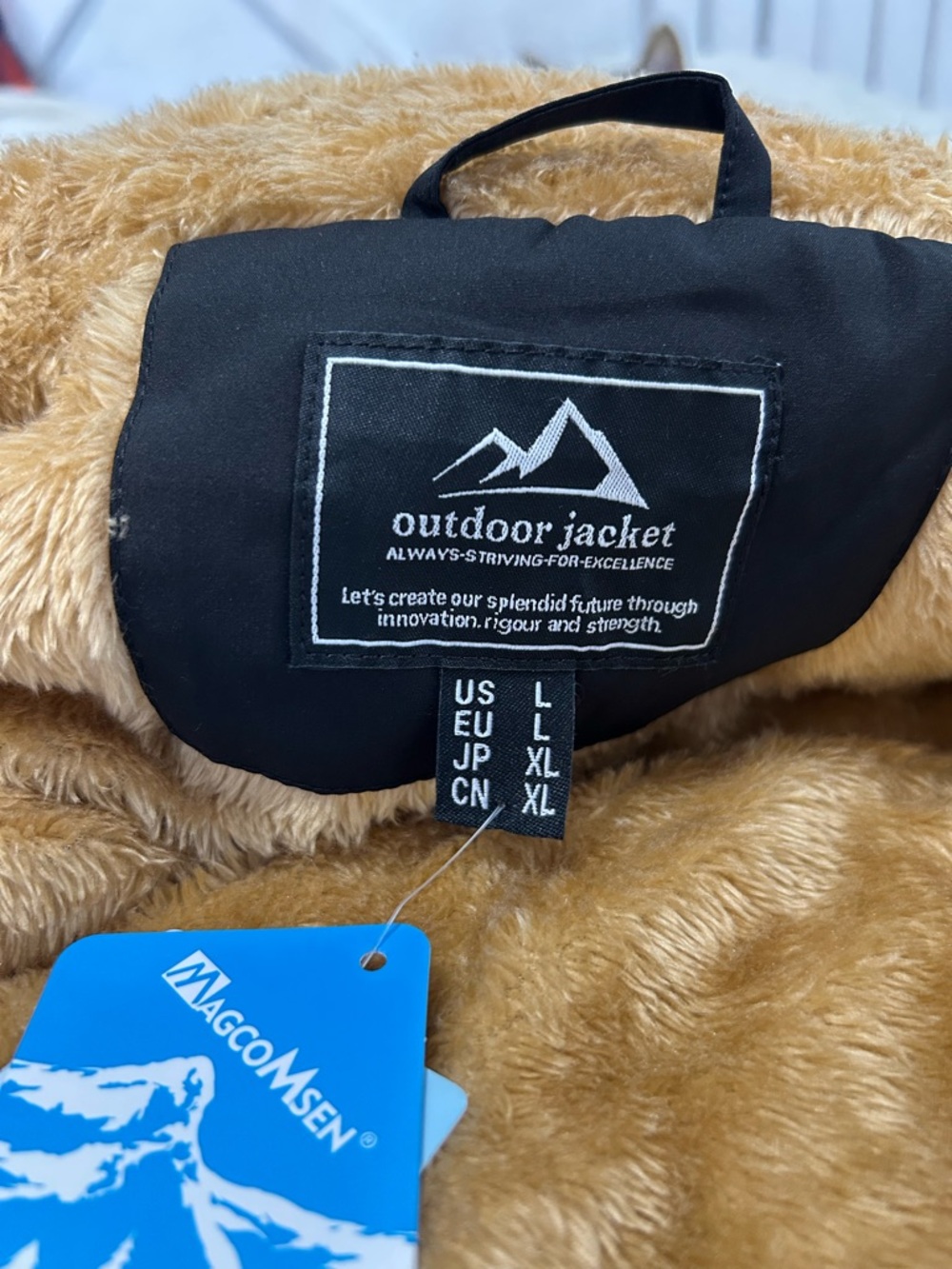 NWT Men's Outdoor Vest - Picture 8 of 10